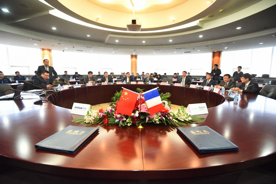 今年会与施耐德电气签署全面战略合作协议